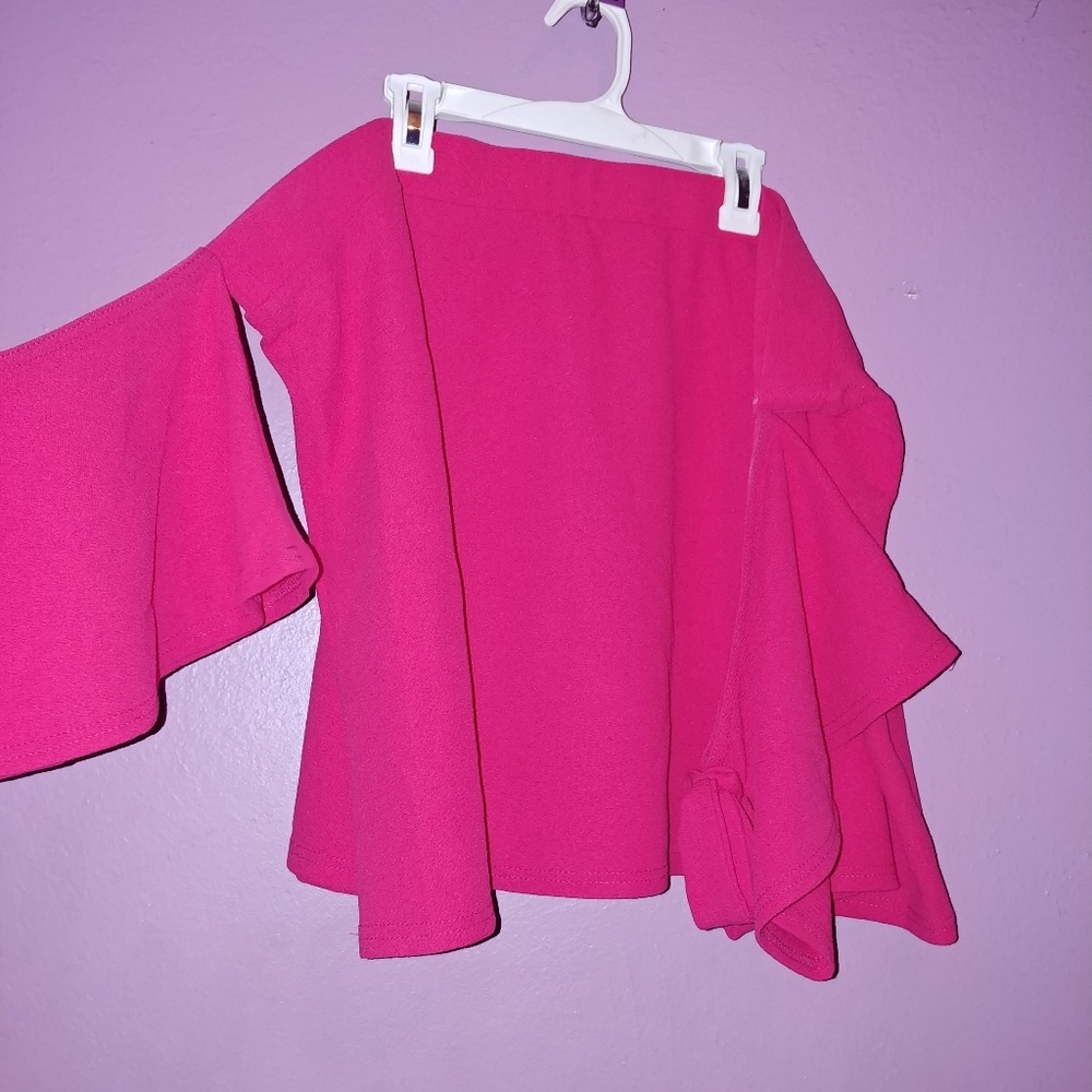 Off-the-shoulder shirt